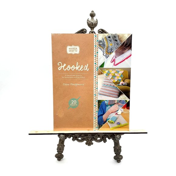 Maker Crafts Other - Hooked Crochet Book Instruction Craft Claire Montgomerie 20 Projects Maker Craft